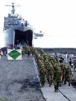 GSDF troops arrive in Miyakejima to help clear volcano ash